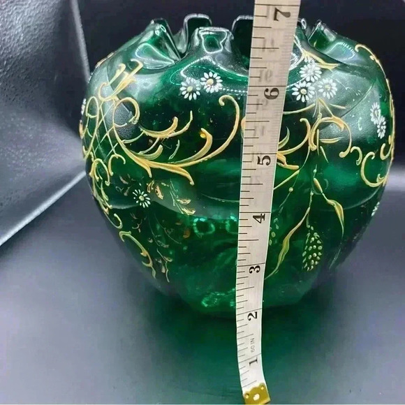VGT Green Handblown Ruffled Vase with Gold Detailing - Picture 5 of 7